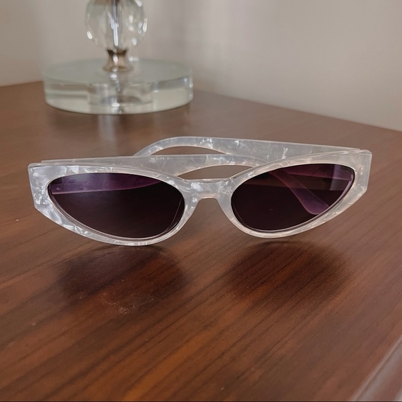 White retro sunglasses - Picture 1 of 5